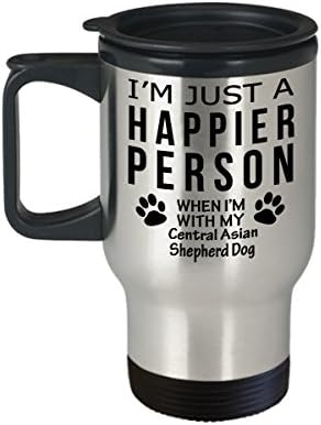 חובב כלבים טיול ספל קפה - אדם מאושר יותר עם מתנות הצלה של רועה מרכזי אסייתי - מתנות הצלה בעלים