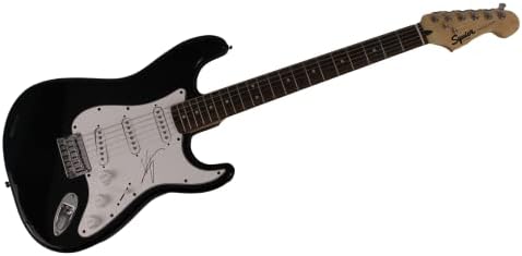 וינס ניל חתם על חתימה מלאה בגודל מלא פנדר שחור סטרטוקסטר גיטרה חשמלית עם אימות ג'יימס ספנס JSA B - מוטלי