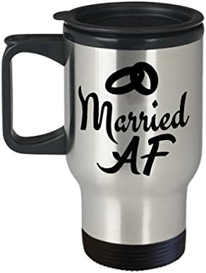 נשוי AF Travel Mug - אשת הבעל החדשה התחתונה הכי לא מתאימה קפה סרקסטי לא הולם, קפה סרקסטי תגובה כוס תה עם אמרות מצחיקות, מוזר